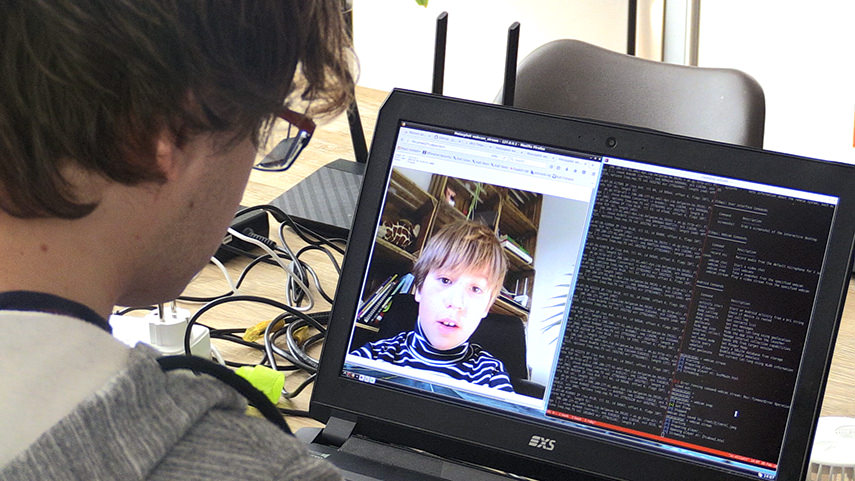 Hacker bespiedt kind via de webcam van een vTech kindertablet